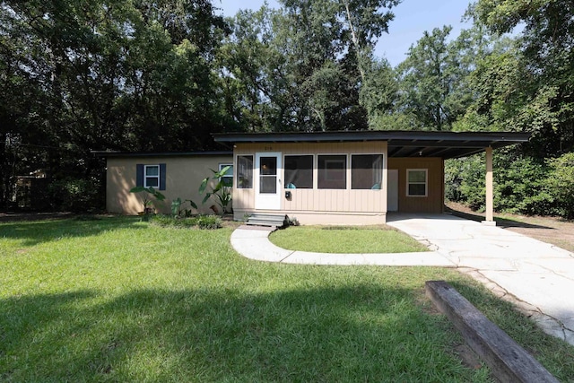 view of front of property with a carport and a front yard