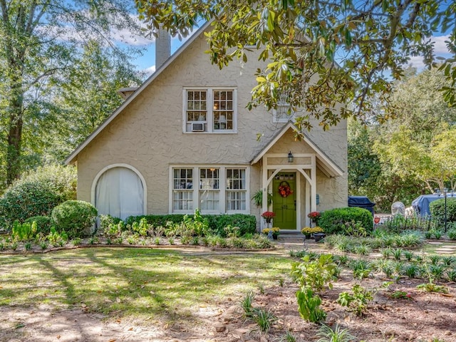 view of front of property with a front lawn