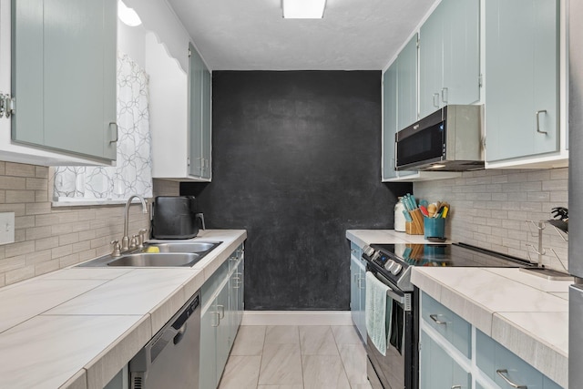 6812 Hill Gail Trl, Tallahassee, FL 32309 - kitchen with appliances with stainless steel finishes, a sink, baseboards, and light countertops