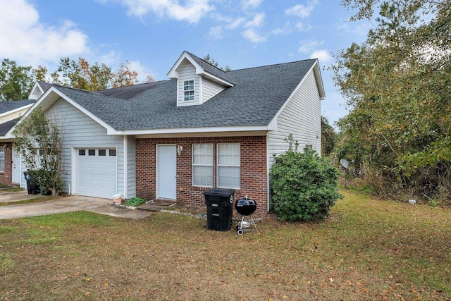 view of front of house featuring a garage and a front yard