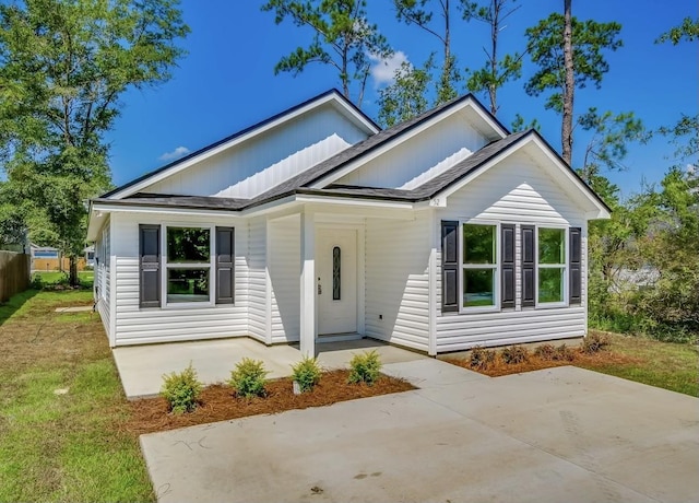 view of front of house with a front yard