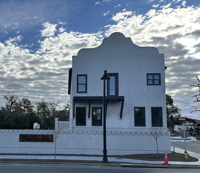 view of front facade