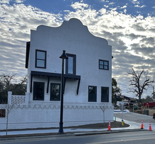 view of front facade