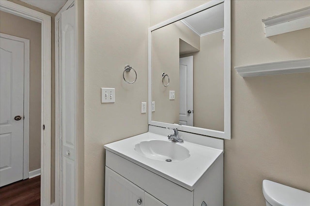 6847 Donerail Trl, Tallahassee, FL 32309 - bathroom featuring vanity, toilet, crown molding, and wood finished floors