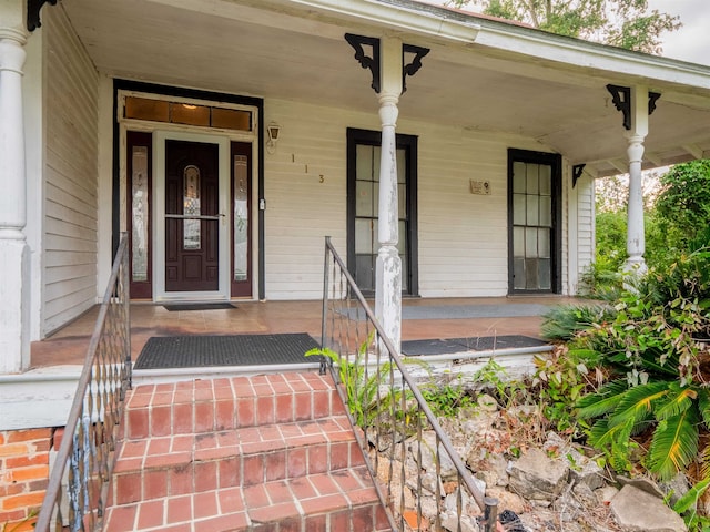 property entrance featuring covered porch