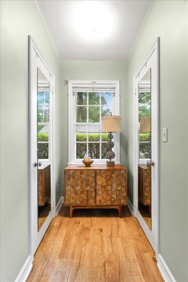 921 Forest Dr, Quincy, FL 32351 - entryway featuring light wood-type flooring and baseboards