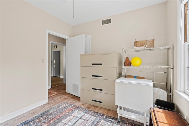 921 Forest Dr, Quincy, FL 32351 - bedroom featuring light wood-style flooring and baseboards