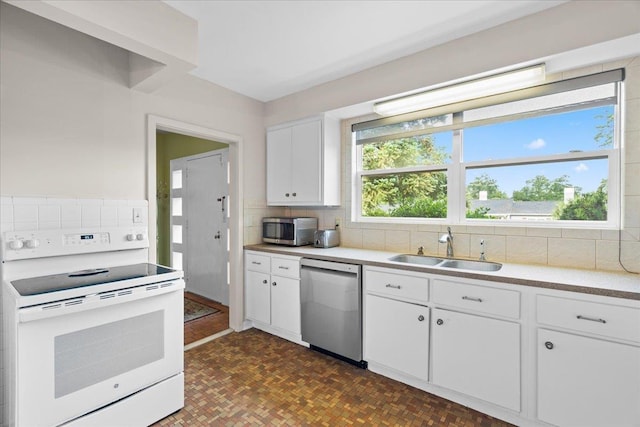 921 Forest Dr, Quincy, FL 32351 - kitchen with appliances with stainless steel finishes, backsplash, white cabinets, and light countertops