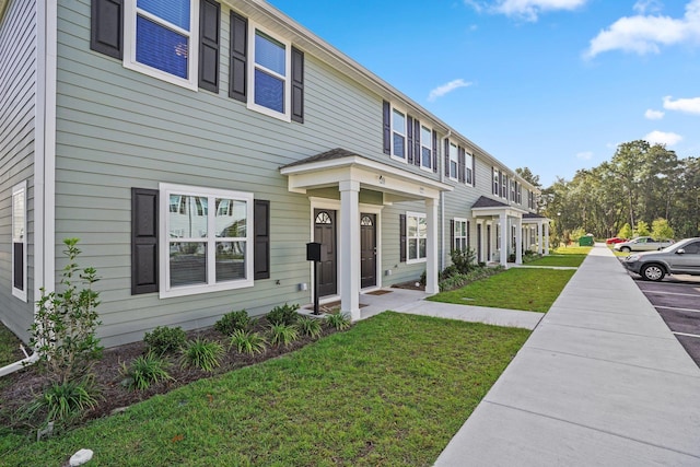 view of front of property with a front lawn