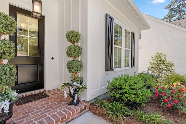 4318 Terebinth Trl, Tallahassee, FL 32317 - doorway to property with board and batten siding