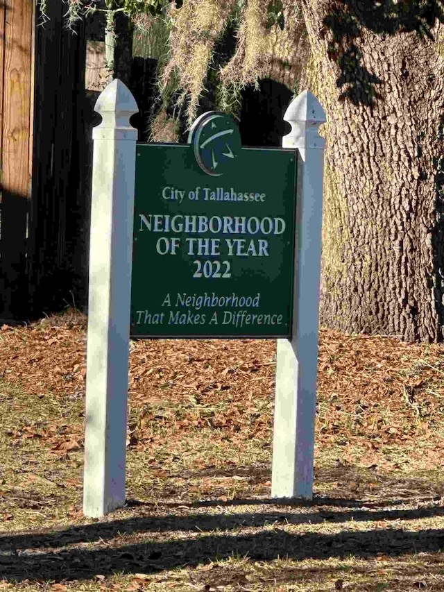 view of community / neighborhood sign