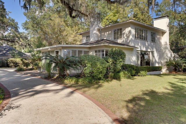 view of front of house with a front lawn