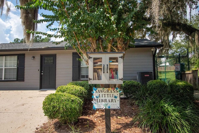 view of front of property featuring central AC