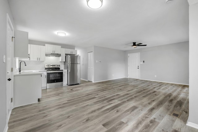 2124 Berkshire Dr, Tallahassee, FL 32304 - kitchen featuring stainless steel appliances, under cabinet range hood, a sink, ceiling fan, and light countertops