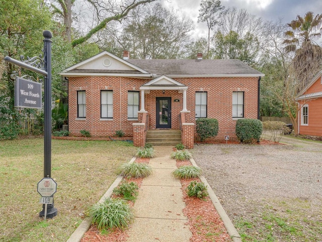 view of front of house with a front yard