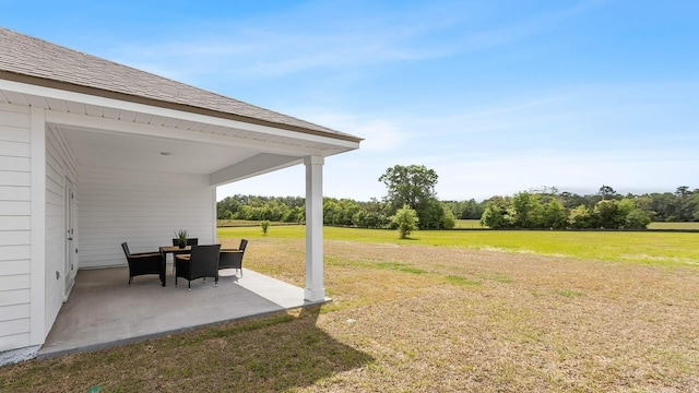 view of yard featuring a patio