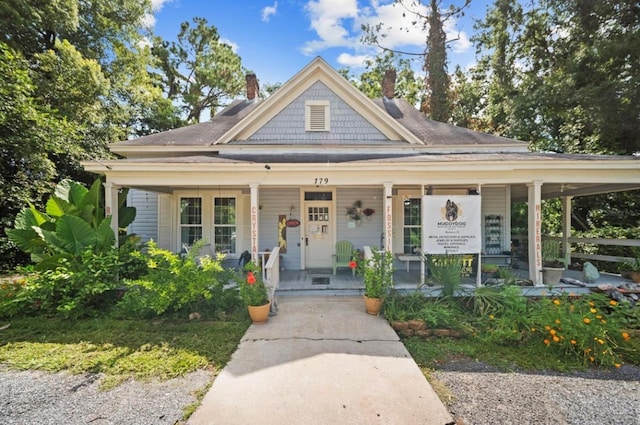 view of front of property featuring covered porch