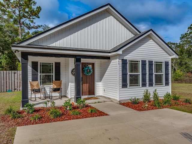 view of front of house featuring covered porch