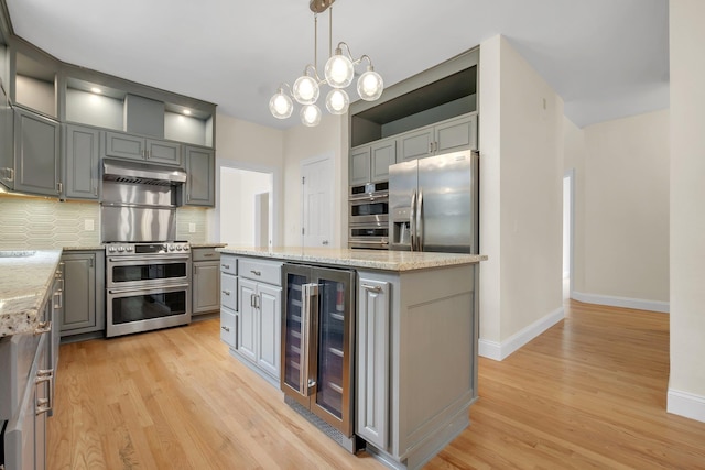 332 Winnstead Ct, Tallahassee, FL 32312 - kitchen featuring wine cooler, appliances with stainless steel finishes, gray cabinets, decorative backsplash, and light wood finished floors