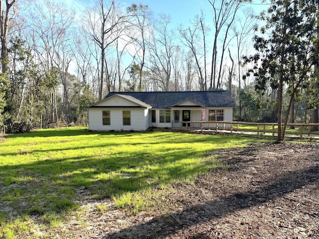 ranch-style house featuring a front lawn