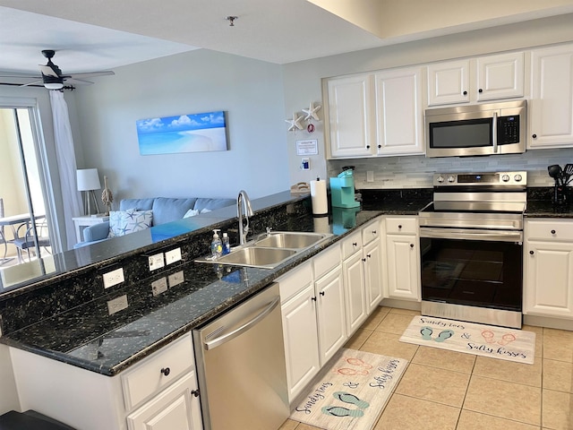 122 Seascape Dr Unit 1406, Destin, FL 32550 - kitchen with appliances with stainless steel finishes, a sink, open floor plan, ceiling fan, and a peninsula