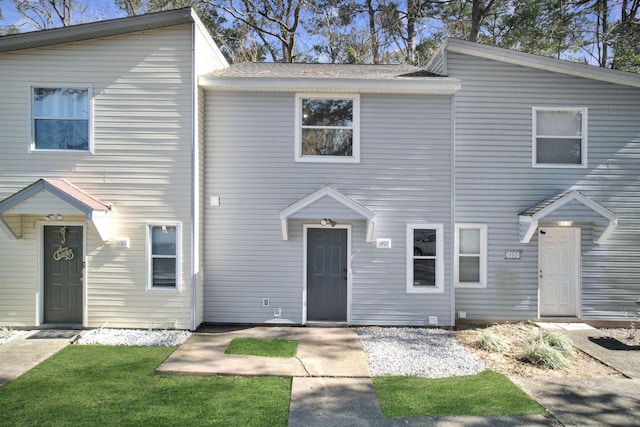 view of front facade with a front lawn