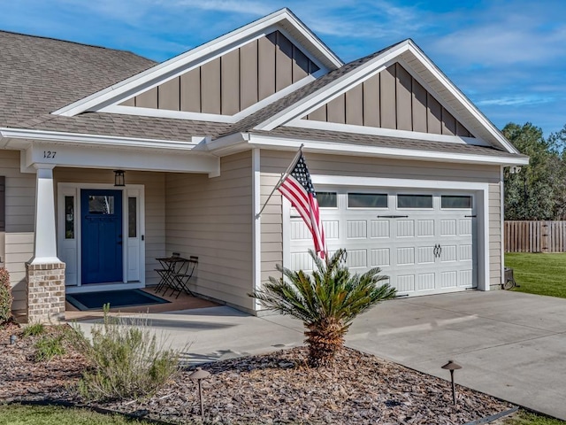 view of front of property featuring covered porch