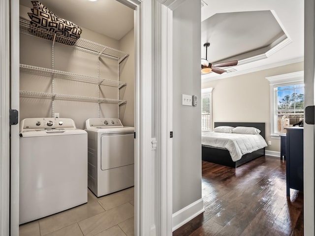 laundry room featuring wood-type flooring, washer and clothes dryer, ornamental molding, and ceiling fan