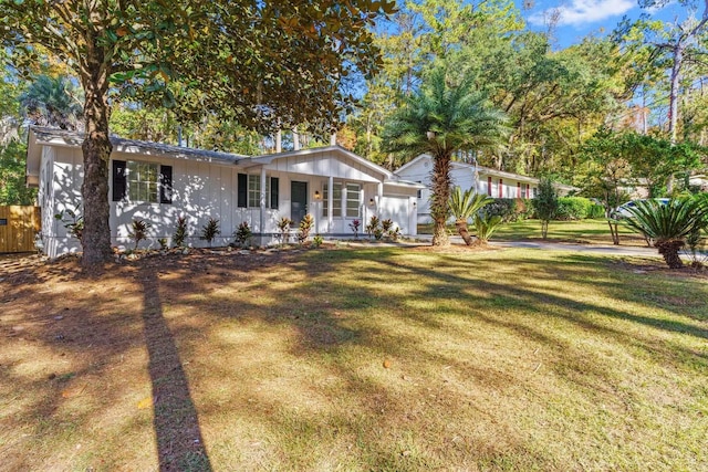 ranch-style house featuring a front lawn