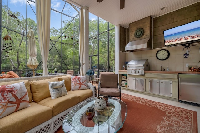 sunroom featuring ceiling fan