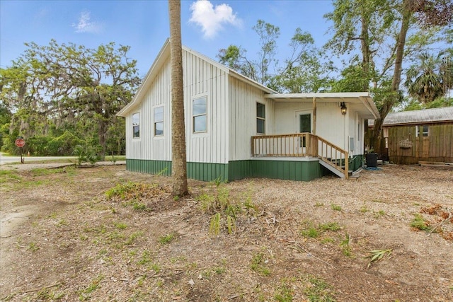 209 SE 10th St, Steinhatchee, FL 32359 - view of side of property