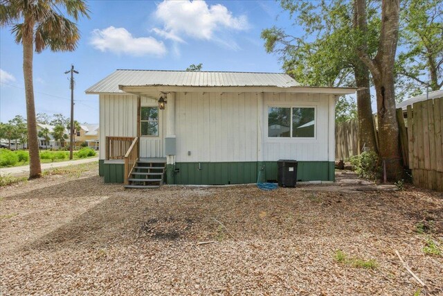 209 SE 10th St, Steinhatchee, FL 32359 - manufactured / mobile home featuring metal roof