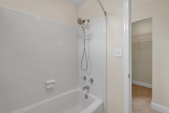 bathroom with tiled shower / bath