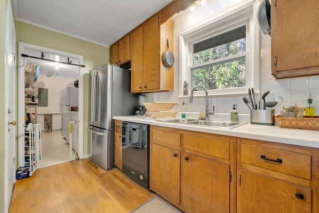 kitchen with stainless steel refrigerator, sink, crown molding, light wood-type flooring, and dishwasher