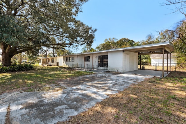 single story home featuring a carport