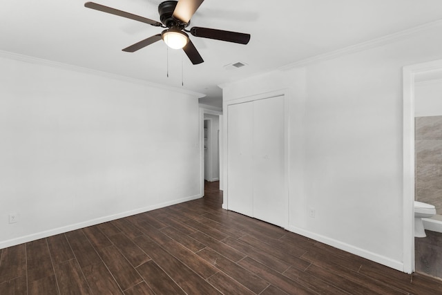 empty room featuring ceiling fan, ornamental molding, and dark hardwood / wood-style floors