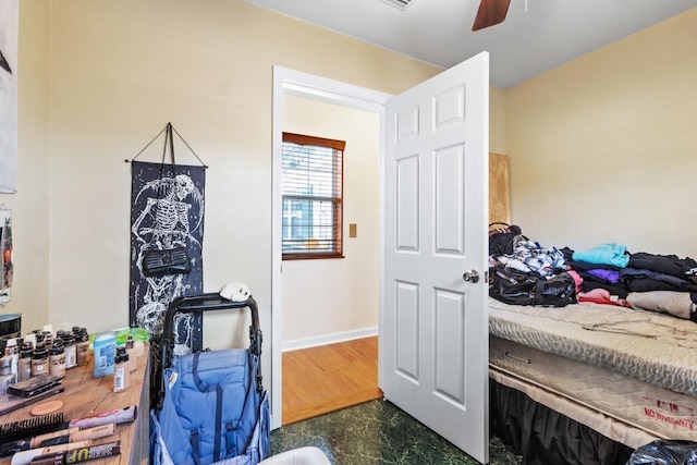 bedroom with ceiling fan