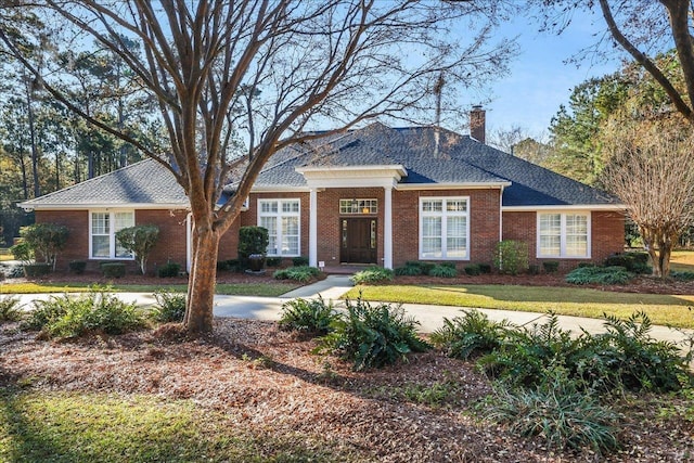 single story home with a front yard