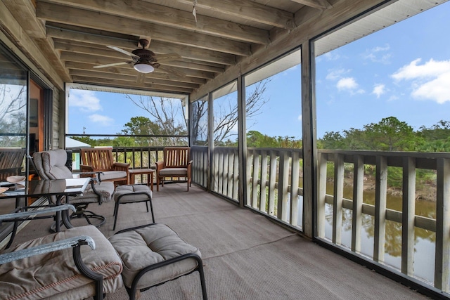 sunroom with ceiling fan