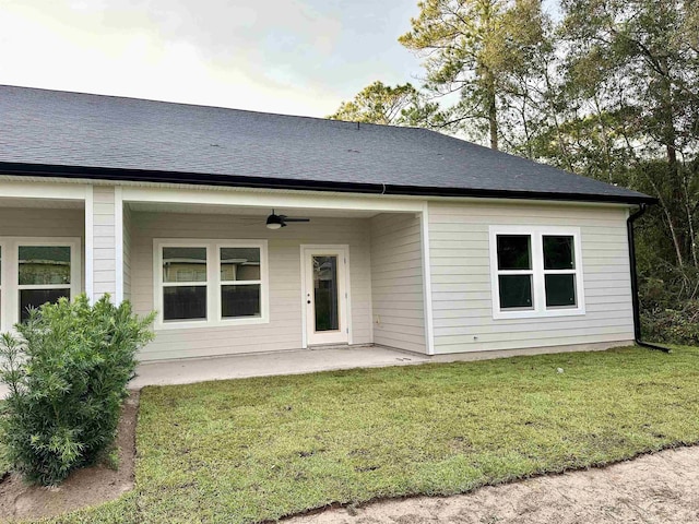 view of front facade with a front yard, ceiling fan, and a patio area