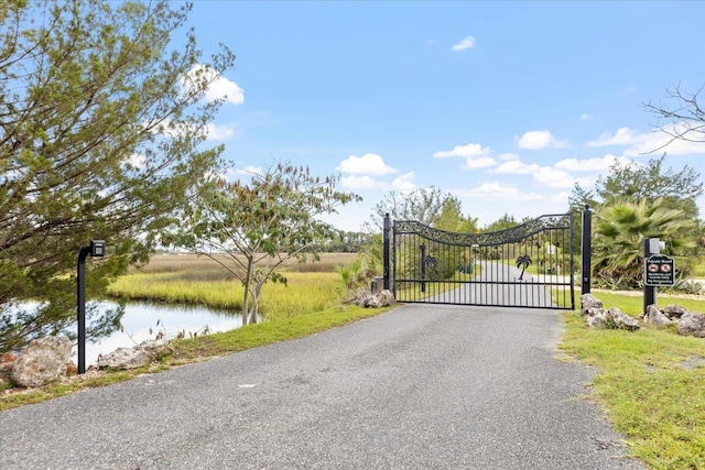 40 Carrol Dr, Crawfordville, FL 32327 - gate with a water view