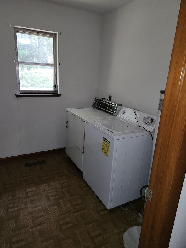 512 Hampton Ave, Tallahassee, FL 32310 - laundry area featuring washer and dryer and laundry area