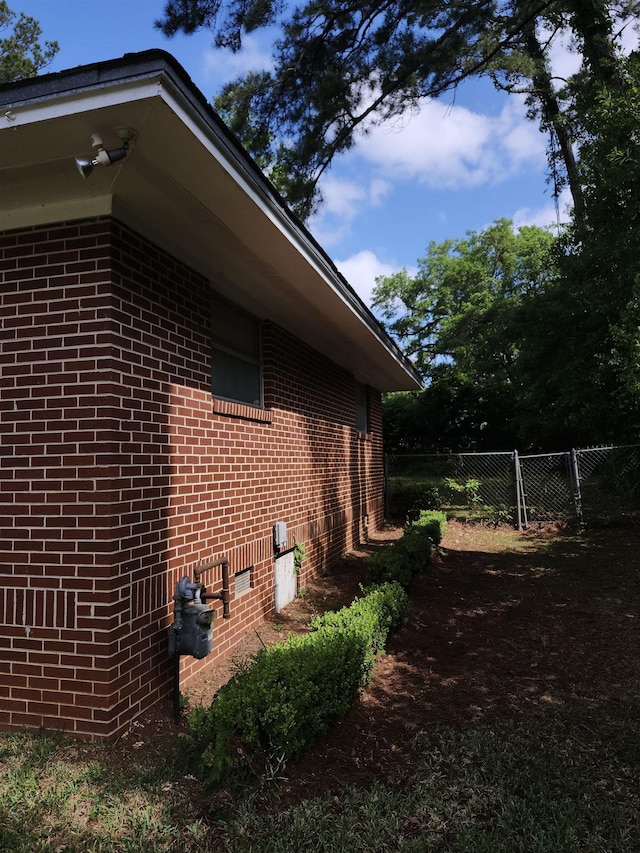 512 Hampton Ave, Tallahassee, FL 32310 - view of side of home with brick siding and fence