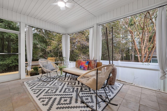 sunroom / solarium with ceiling fan