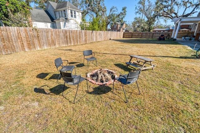 view of yard featuring an outdoor fire pit