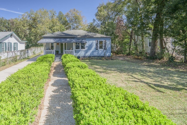 bungalow-style home featuring a front lawn