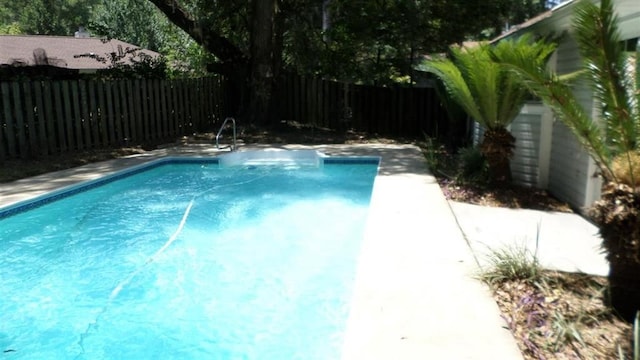 view of swimming pool