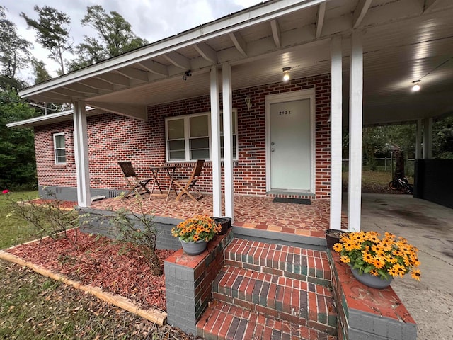 property entrance featuring covered porch