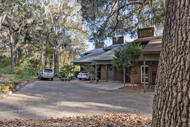 view of front facade with a carport