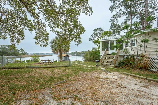 view of yard featuring a water view